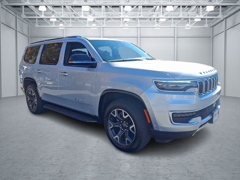 Used 2024 Jeep Wagoneer Series III image 7