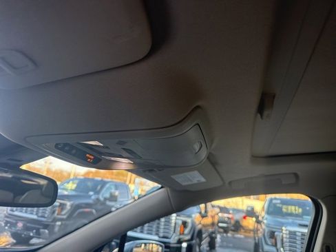 Used 2020 Buick Enclave Premium w/ Sun and Sites Package image 18