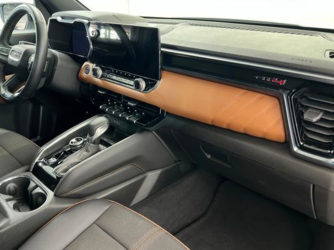 Used 2024 GMC Canyon AT4 w/ Technology Package image 24