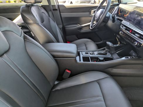 Certified 2025 Kia Sorento S w/ Panoramic Sunroof Package image 12