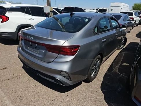 Used 2024 Kia Forte LXS FWD image 3