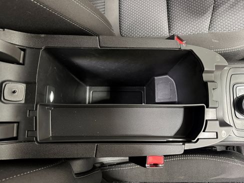 Used 2022 GMC Terrain SLE w/ Elevation Edition image 32