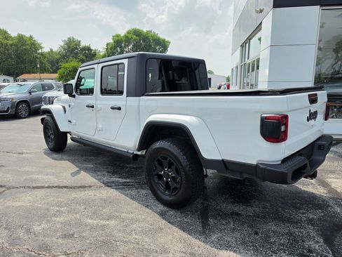 Used 2021 Jeep Gladiator Sport AWD/4WD image 7
