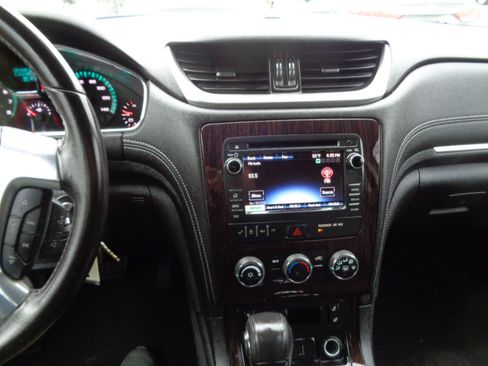 Used 2017 Chevrolet Traverse LT image 19