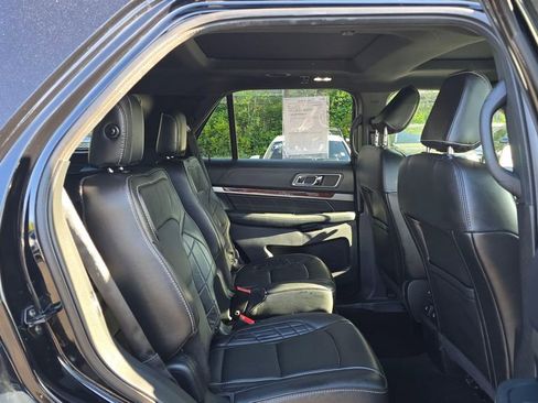 Used 2018 Ford Explorer Platinum AWD/4WD image 12