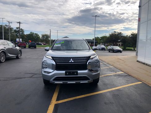 Used 2024 Mitsubishi Outlander SE image 5