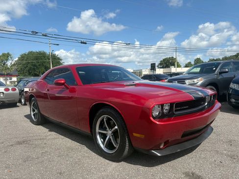 Used 2010 Dodge Challenger SE RWD image 3