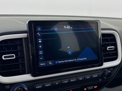 Used 2025 Hyundai Venue Limited FWD image 19