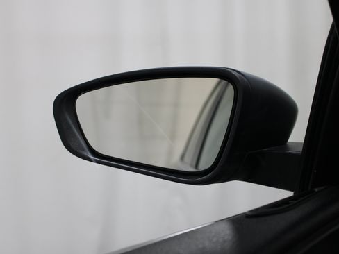 Used 2015 Chrysler 200 Limited w/ Convenience Group FWD image 9