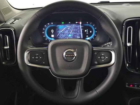 Used 2023 Volvo XC40 B4 Plus w/ Protection Package Premier image 20