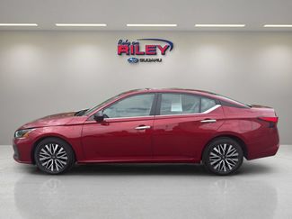 Used 2025 Nissan Altima 2.5 SV FWD video 2
