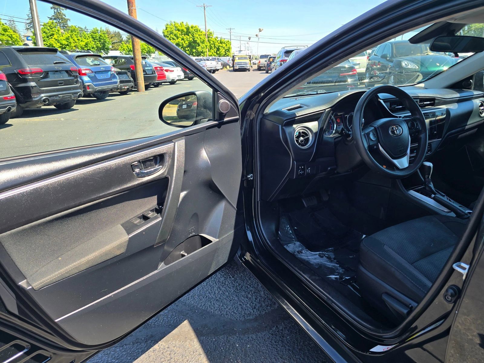 Used 2019 Toyota Corolla LE FWD image 18