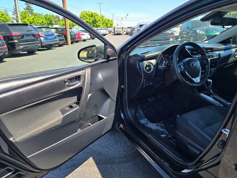 Used 2019 Toyota Corolla LE FWD image 18