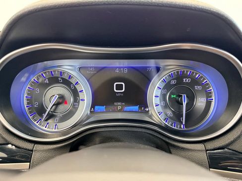 Used 2018 Chrysler 300 S w/ 300S Alloy Package AWD/4WD image 15