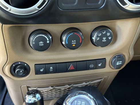 Used 2012 Jeep Wrangler Rubicon w/ PWR Convenience Group AWD/4WD image 24