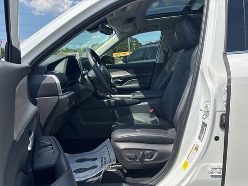 Used 2025 Toyota Grand Highlander AWD image 12