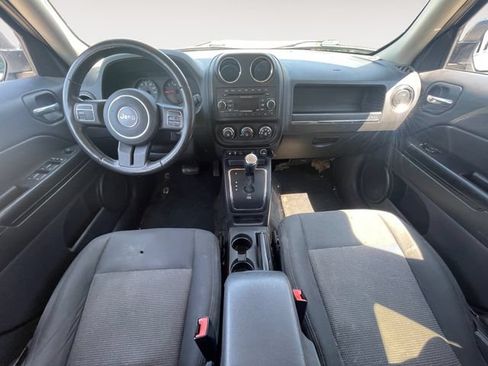Used 2013 Jeep Patriot Latitude FWD image 10