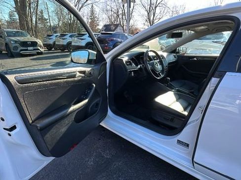 Used 2017 Volkswagen Jetta SEL image 30