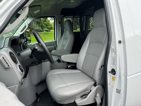 Used 2013 Ford E-250 and Econoline 250 image 10