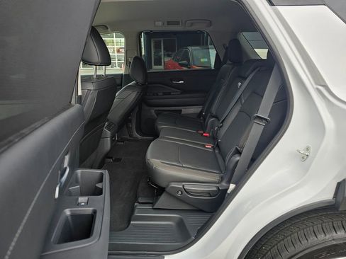 Certified 2025 Nissan Pathfinder SL AWD/4WD image 13