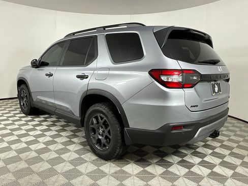 Used 2023 Honda Pilot TrailSport image 3