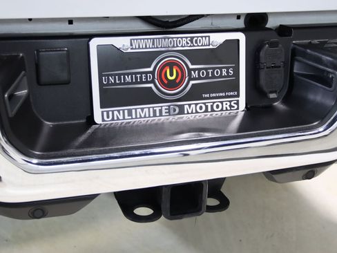 Used 2024 RAM 2500 Tradesman w/ Chrome Appearance Group AWD/4WD image 11