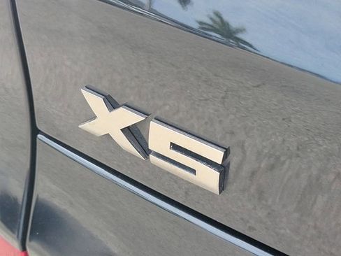 Used 2022 BMW X5 M50i w/ Premium Package image 10