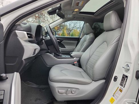 Used 2022 Toyota Highlander XLE image 13