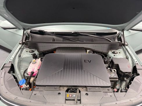 Used 2025 Hyundai Kona Limited FWD image 6