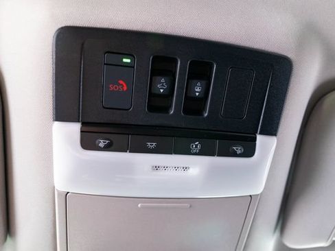 Used 2025 Nissan Pathfinder Platinum w/ Black Appearance Package AWD/4WD image 30