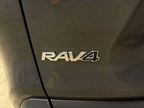 Used 2025 Toyota RAV4 XLE AWD/4WD image 25