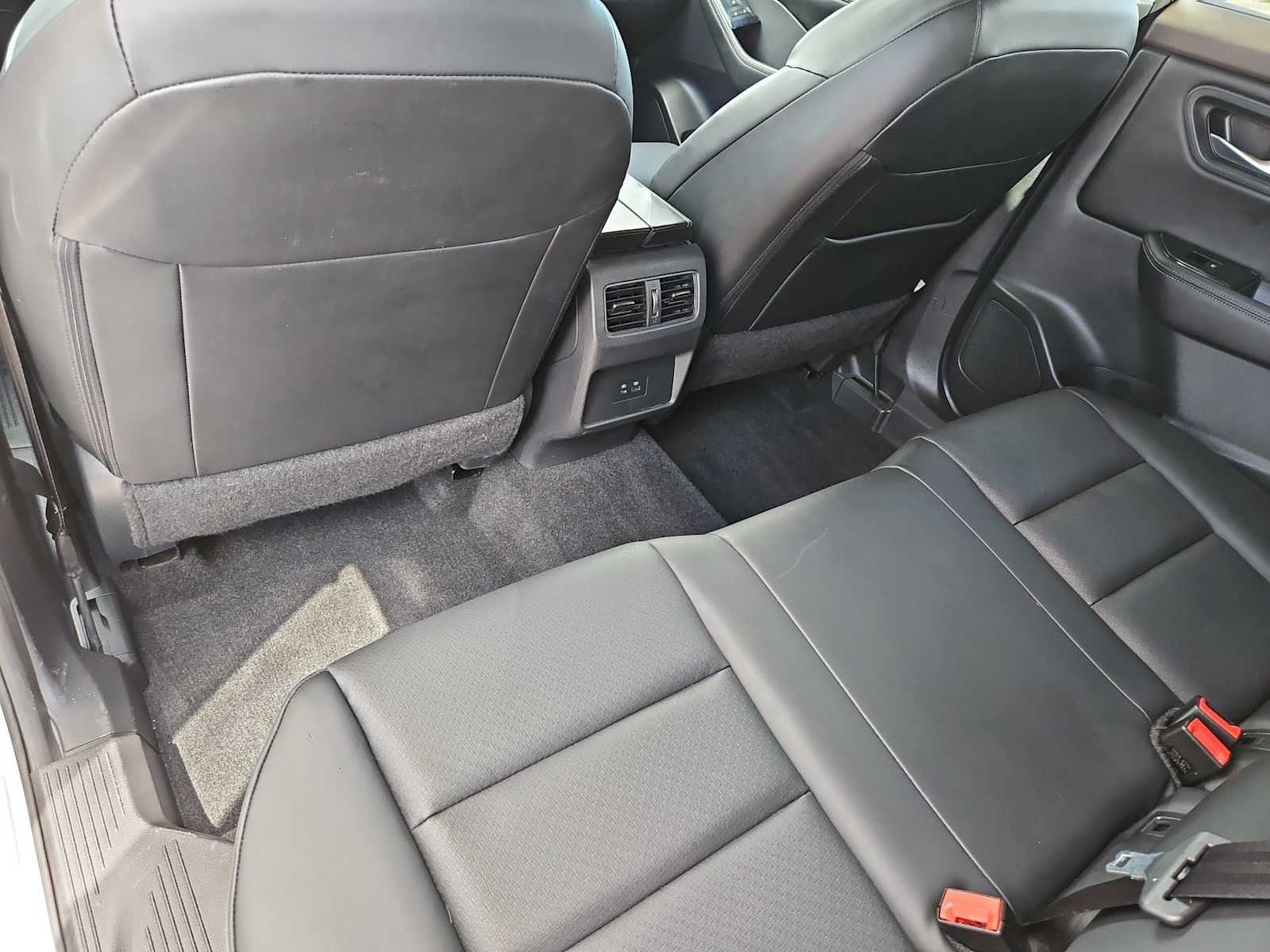 Used 2023 Nissan Rogue SV w/ SV Premium B Package FWD image 18