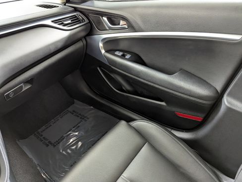 Used 2023 Genesis G70 2.0T image 15