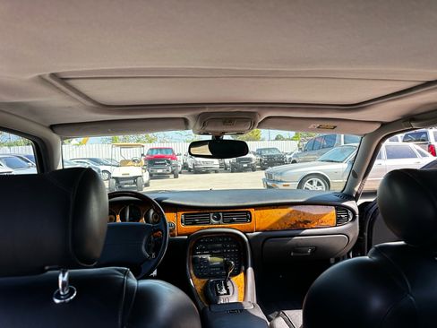 Used 2003 Jaguar XJ8 image 59