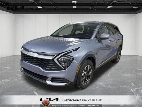 Used 2025 Kia Sportage LX image 1