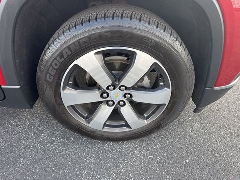Used 2019 Chevrolet Traverse LT w/ LT Premium Package image 17