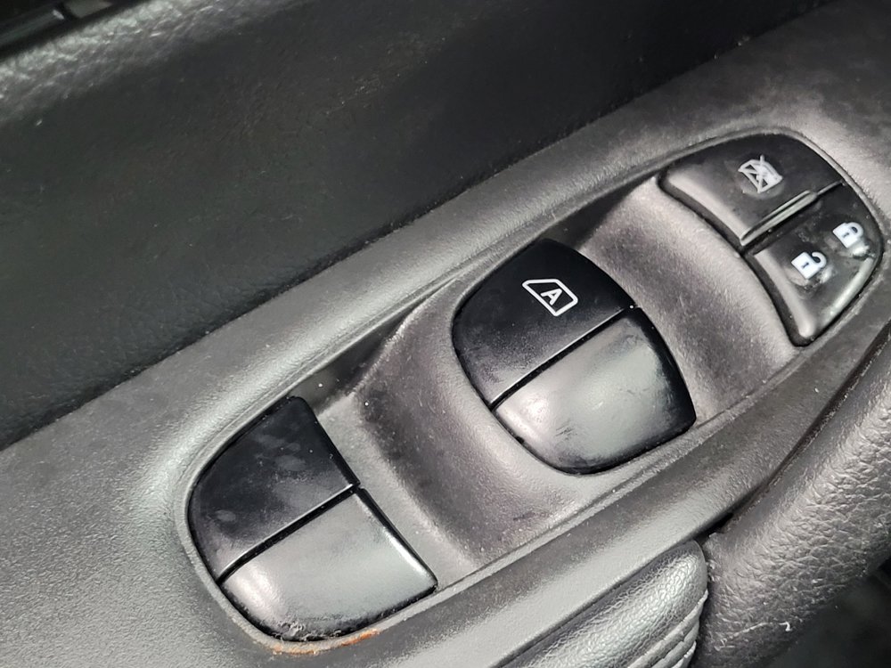 Used 2018 Nissan Rogue SV FWD image 27