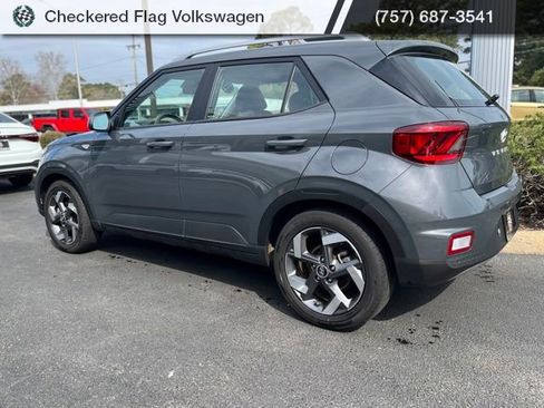 Used 2023 Hyundai Venue SEL w/ Cargo Package image 5