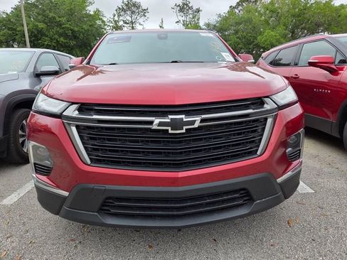 Used 2023 Chevrolet Traverse LT image 2