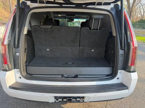 Used 2018 Cadillac Escalade Luxury image 16