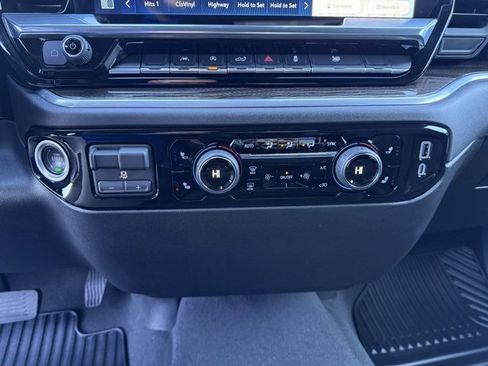 Used 2025 Chevrolet Silverado 1500 LT image 28