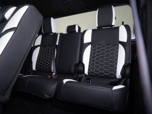 Used 2025 Jeep Gladiator Sport image 33