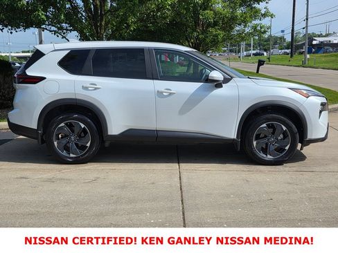 Certified 2026 Nissan Rogue SV AWD/4WD image 2