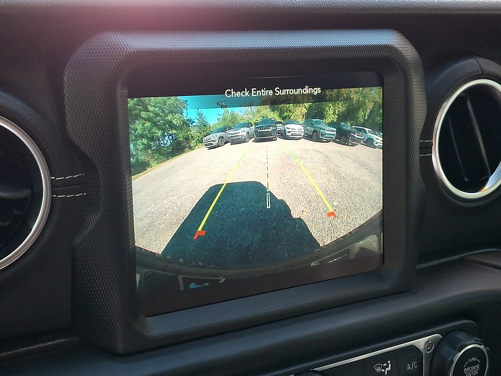Used 2022 Jeep Wrangler Unlimited Sahara w/ Cold Weather Group AWD/4WD image 19