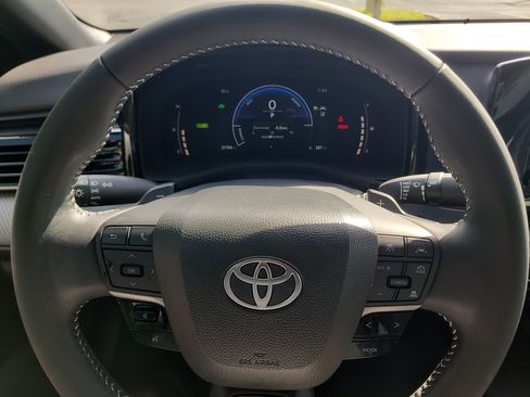 Used 2025 Toyota Camry SE w/ Convenience Package FWD image 29