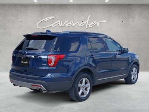 Used 2017 Ford Explorer XLT w/ Equipment Group 202A AWD/4WD image 17