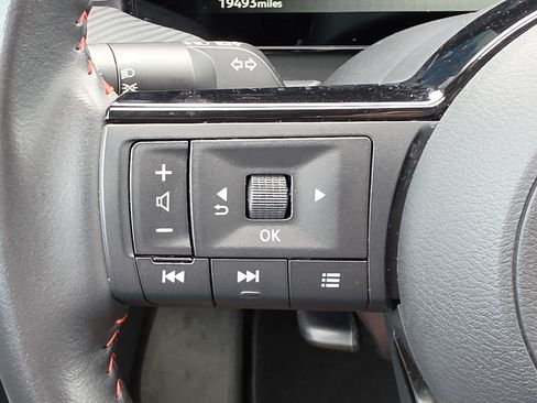 Used 2025 Nissan Kicks SR w/ SR Premium Package FWD image 17