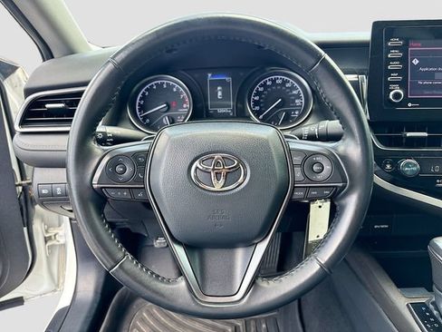 Used 2022 Toyota Camry SE FWD image 11