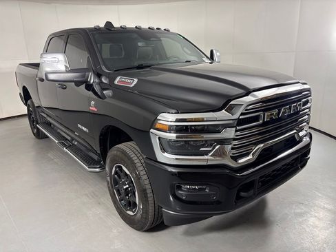 Used 2025 RAM 2500 Laramie w/ Towing Technology Group AWD/4WD image 2