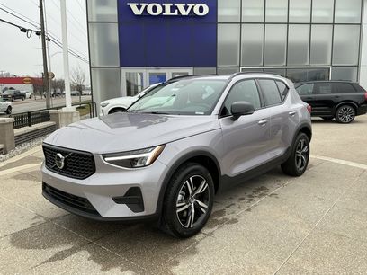 New 2026 Volvo XC40 B5 Core w/ Climate Package